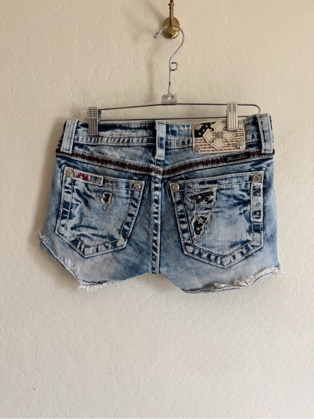 Miss Me Americana American Flag Pocket Distressed Cutoff Denim Shorts Size 26 - Picture 2 of 3